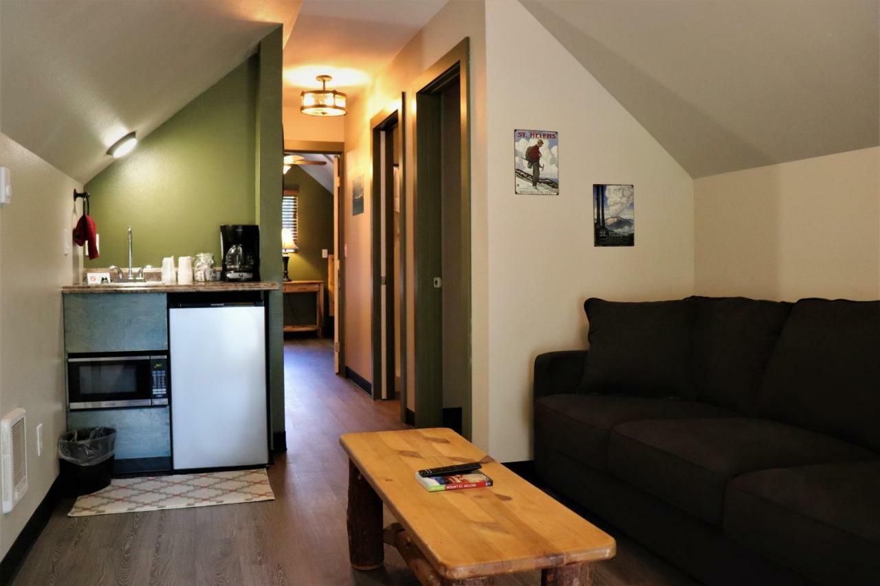 Lone Fir Resort Cougar エクステリア 写真