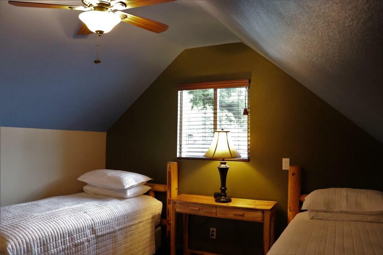 Lone Fir Resort Cougar エクステリア 写真