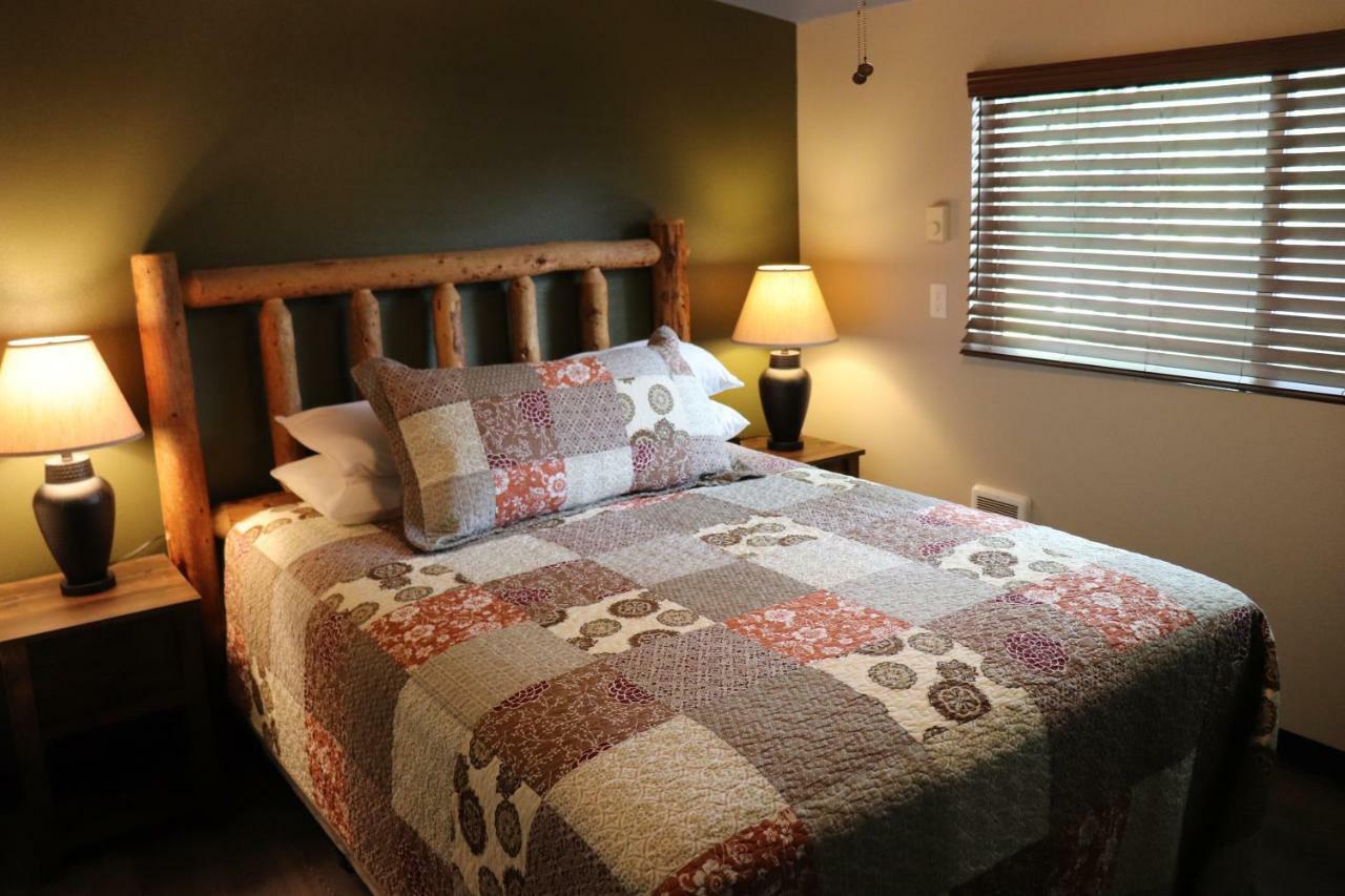 Lone Fir Resort Cougar エクステリア 写真