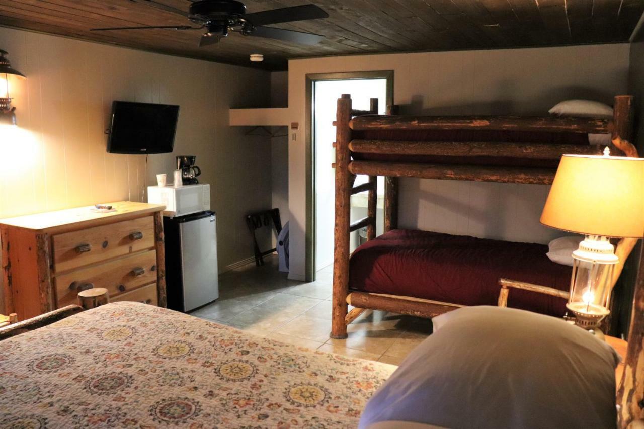 Lone Fir Resort Cougar エクステリア 写真