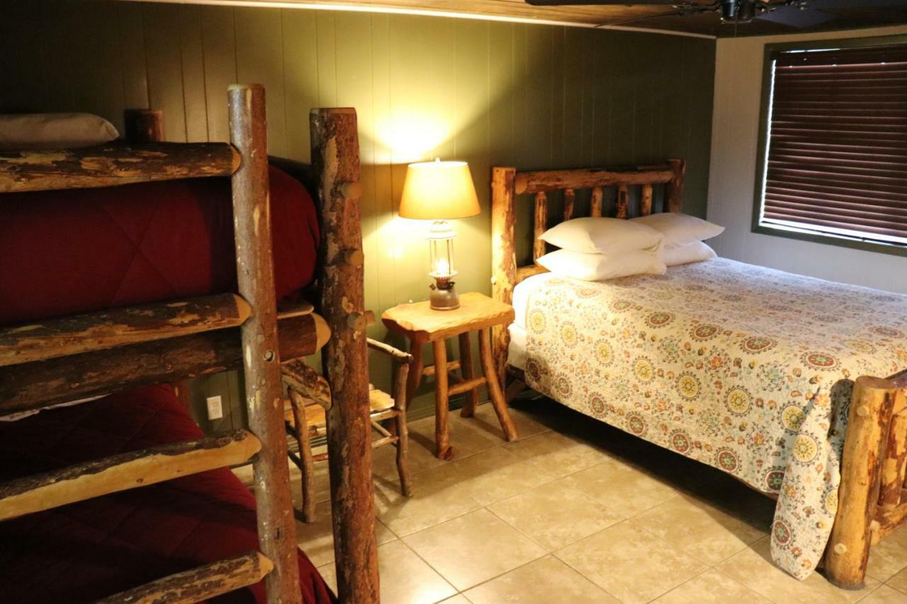 Lone Fir Resort Cougar エクステリア 写真