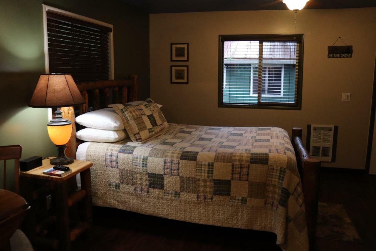 Lone Fir Resort Cougar エクステリア 写真