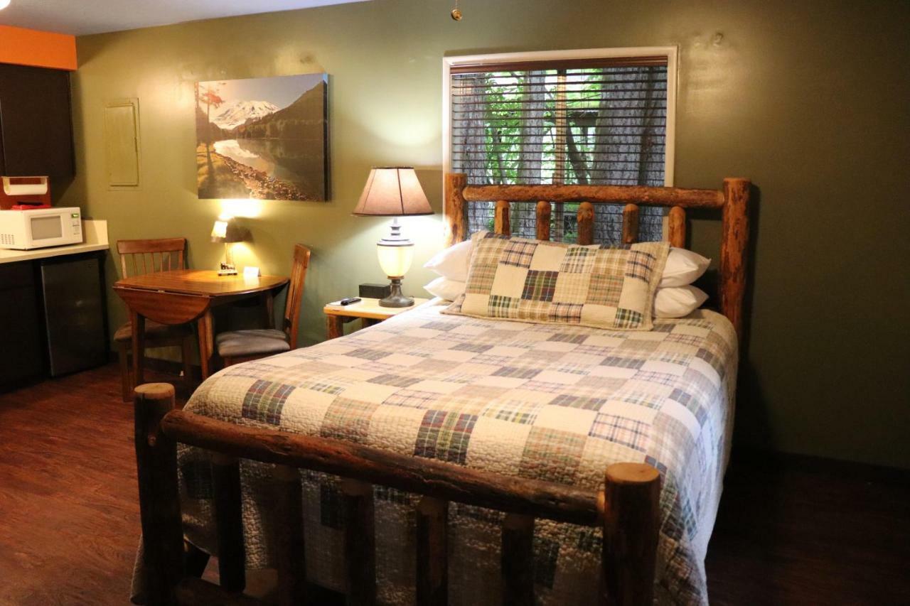 Lone Fir Resort Cougar エクステリア 写真
