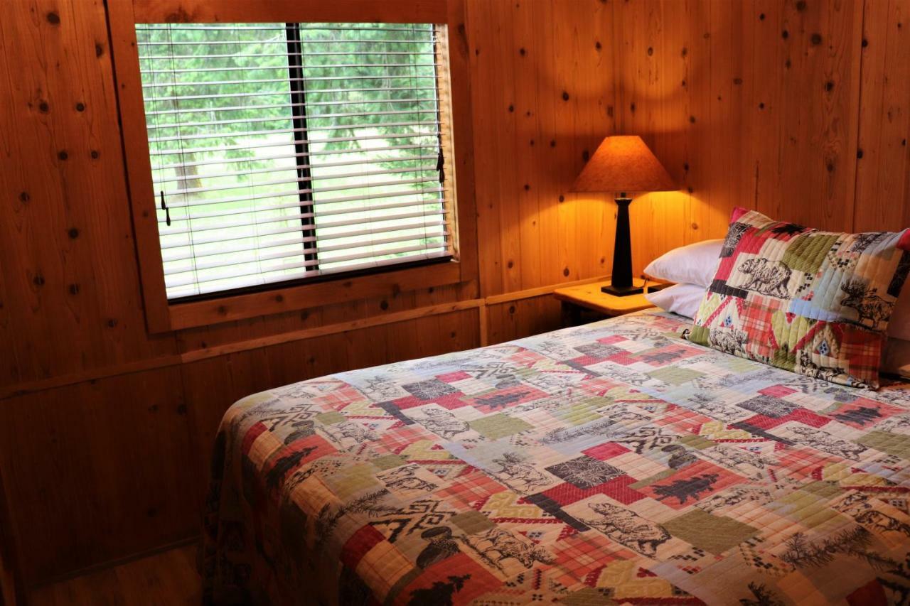 Lone Fir Resort Cougar エクステリア 写真