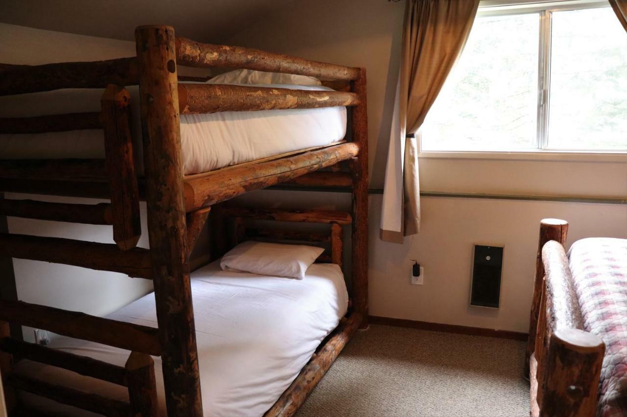 Lone Fir Resort Cougar エクステリア 写真