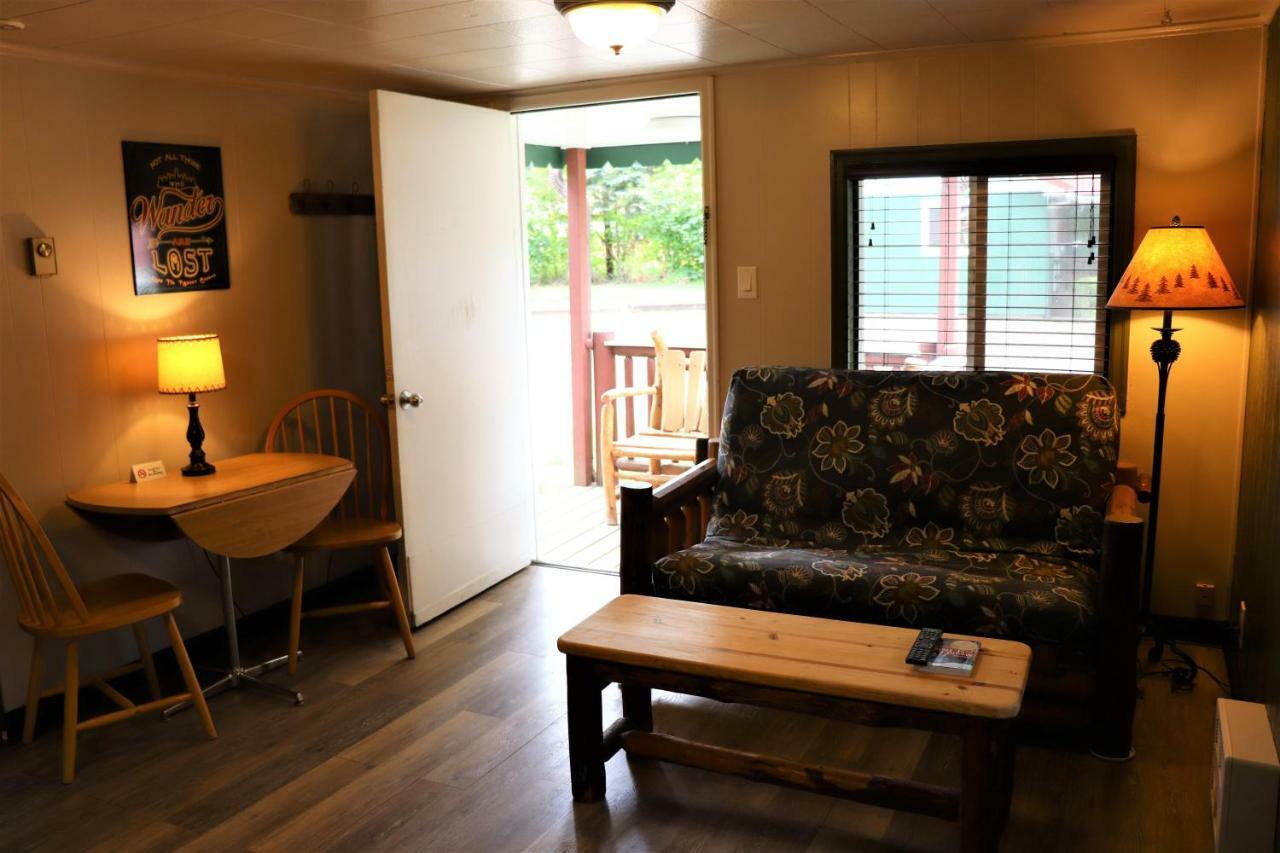 Lone Fir Resort Cougar エクステリア 写真