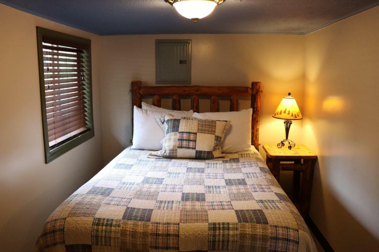 Lone Fir Resort Cougar エクステリア 写真