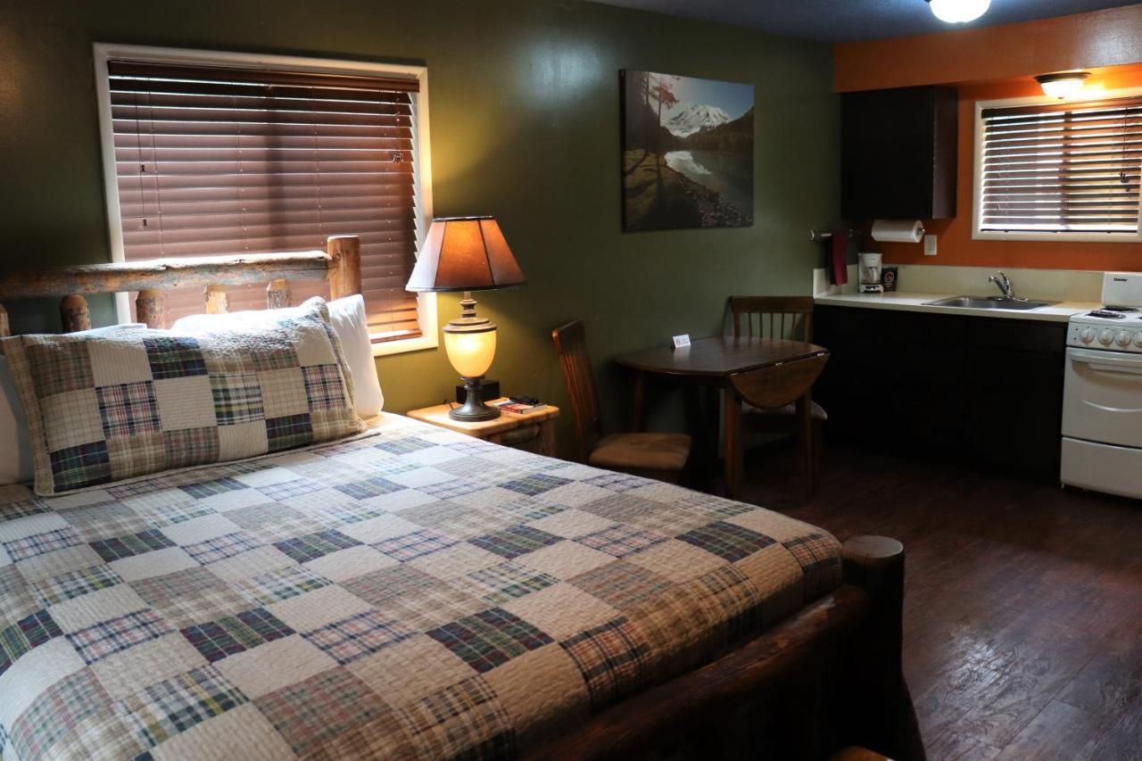 Lone Fir Resort Cougar エクステリア 写真