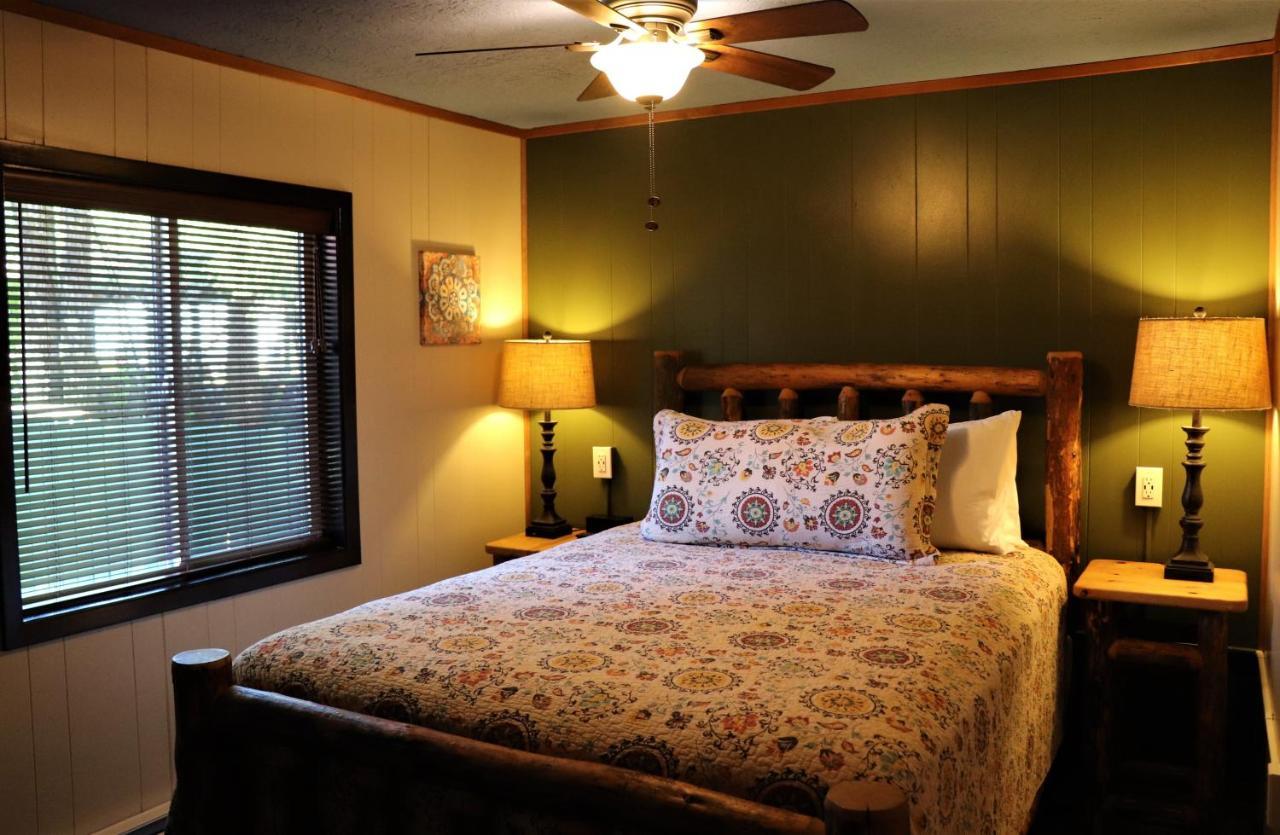 Lone Fir Resort Cougar エクステリア 写真