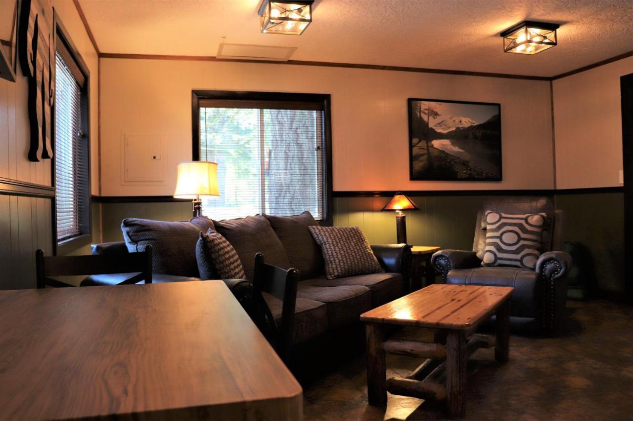 Lone Fir Resort Cougar エクステリア 写真
