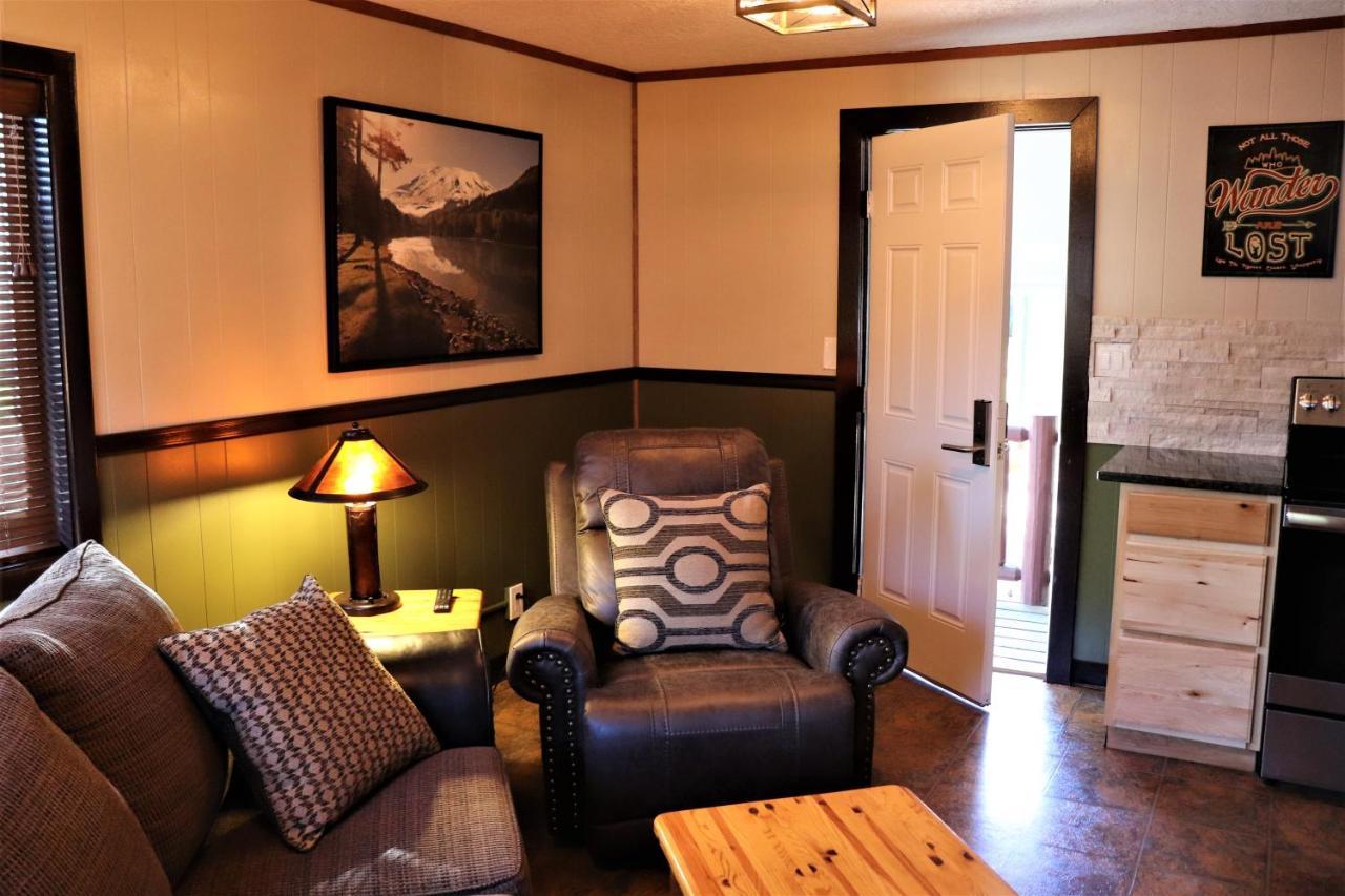 Lone Fir Resort Cougar エクステリア 写真